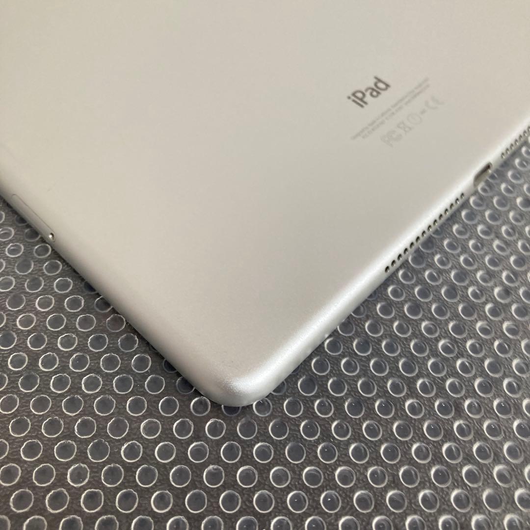 2795【早い者勝ち】外観比較的美品☆iPadAir2第2世代 64GB au☆