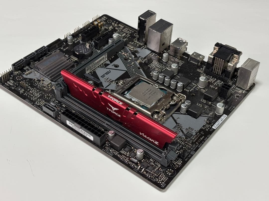 MicroATXマザーボード（4GHzのi3、メモリ16G 付き）