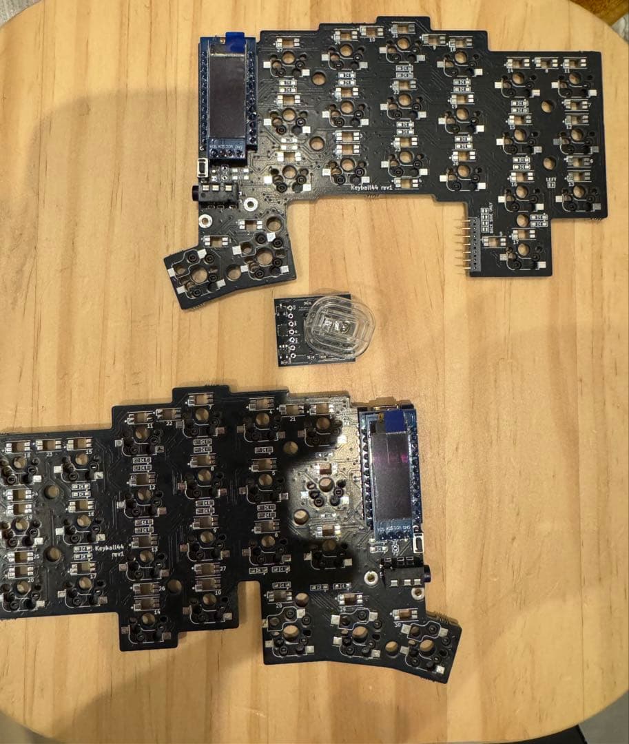 ひえお　keyball44 半田済基板+ネジスペーサー、トラボケース