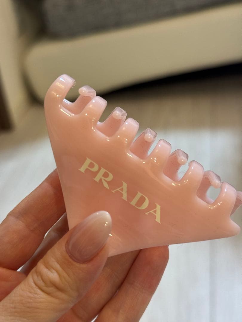 prada ヘアクリップ　新品未使用品
