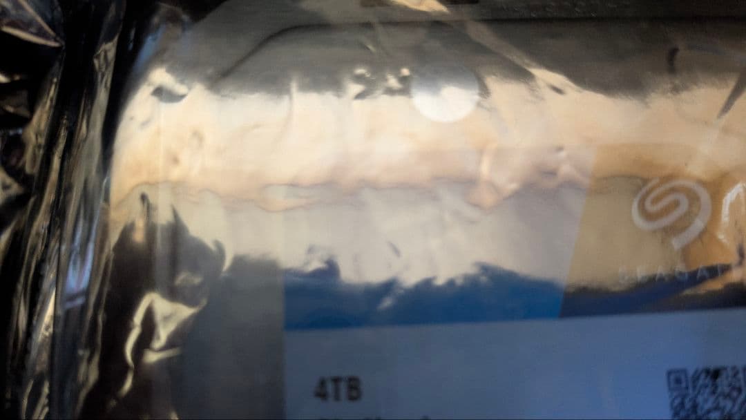 Seagate　スカイホーク　HDD4TB新品　2枚