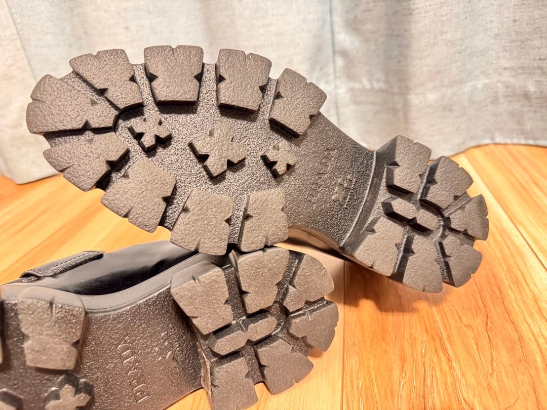 「ゆーり専用」プラダ モノリス ブラッシュドレザー ローファー