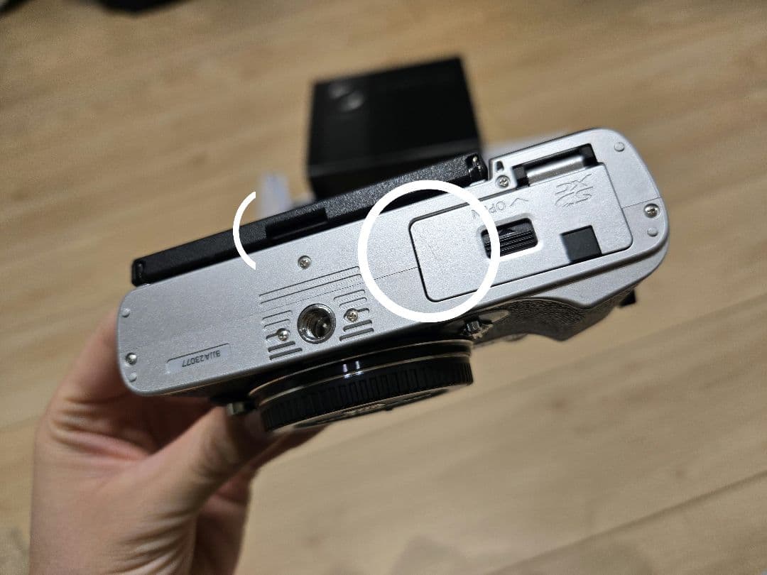 OLYMPUS　PEN オリンパス　E-P7 ボディシルバー