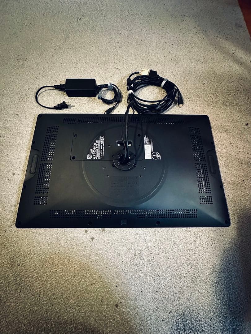 WACOM Cintiq 22HD DTK2200 本体と付属品