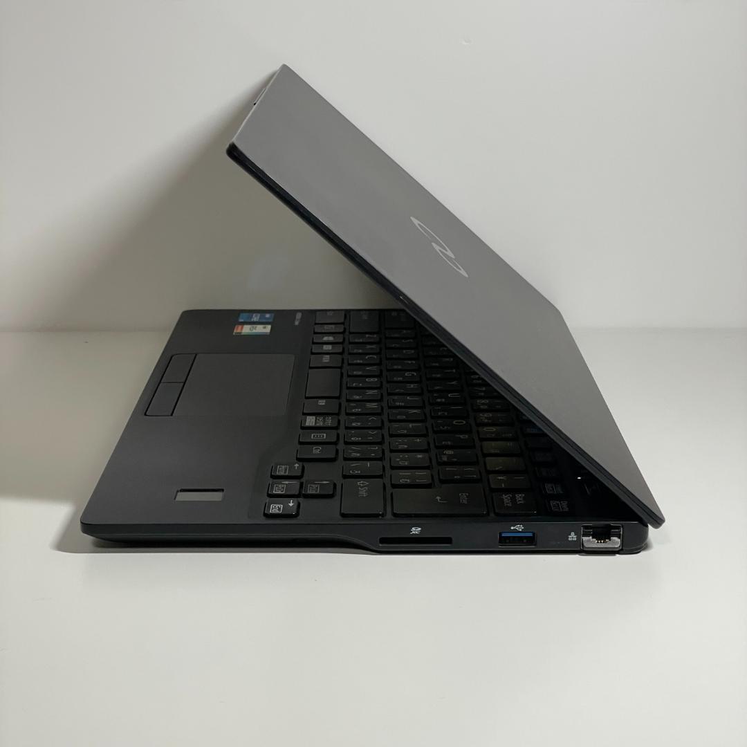 第11世代 富士通 LIFEBOOK U9311 win11 薄型軽量 SSD