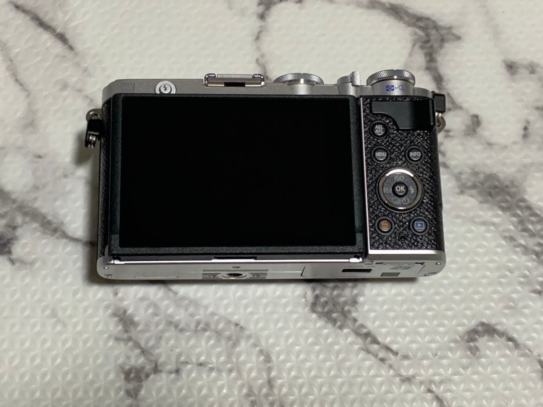 OLYMPUS PEN E-P7 デジタルカメラ バッグ&SDカード64GB付き