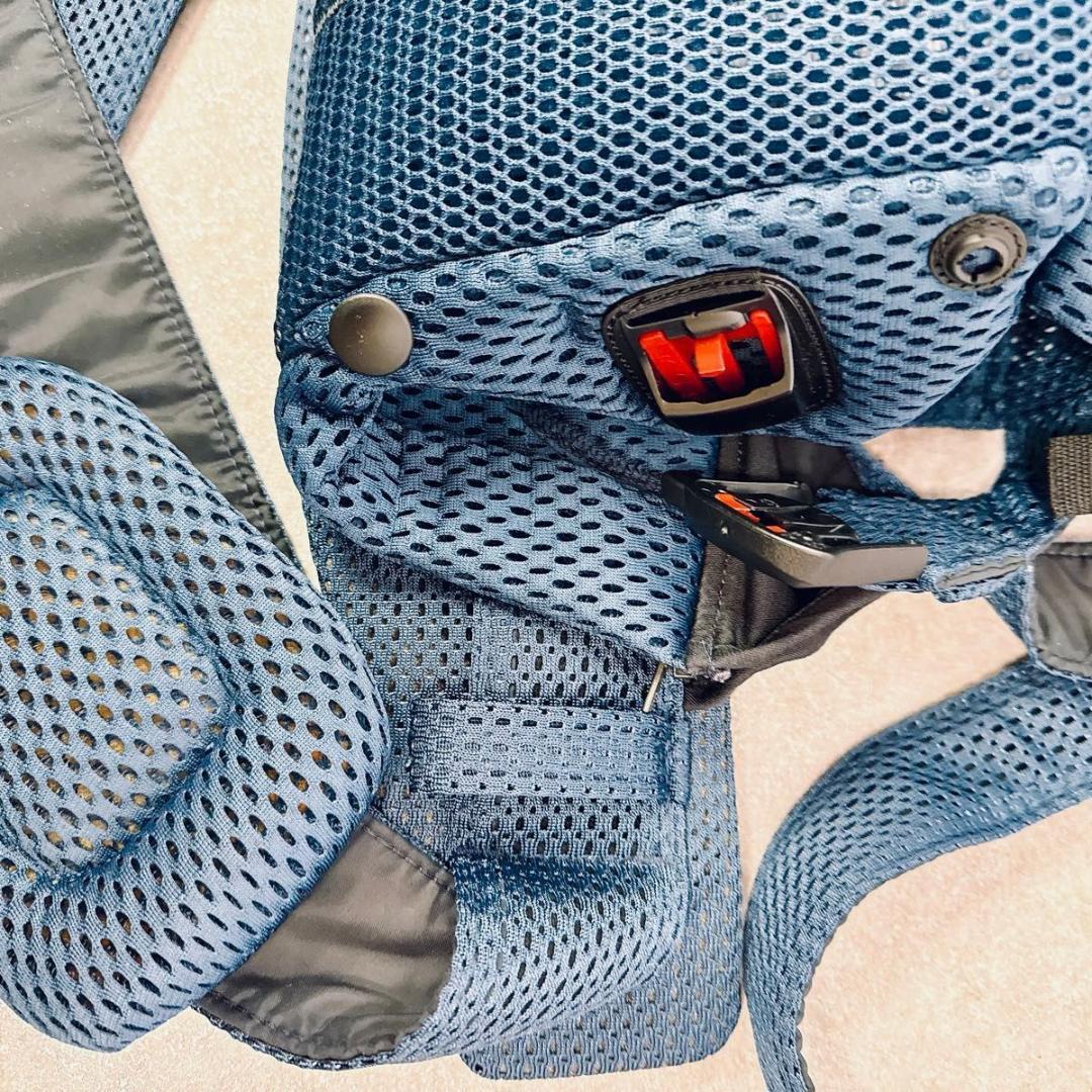 美品 ベビービョルン ハーモニー メッシュ 抱っこ紐 ネイビーブルー