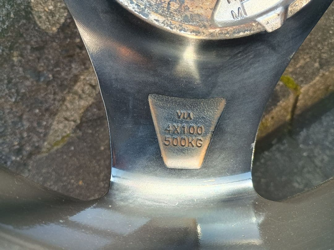 ①１４インチ　社外アルミホイール・タイヤセット　中古