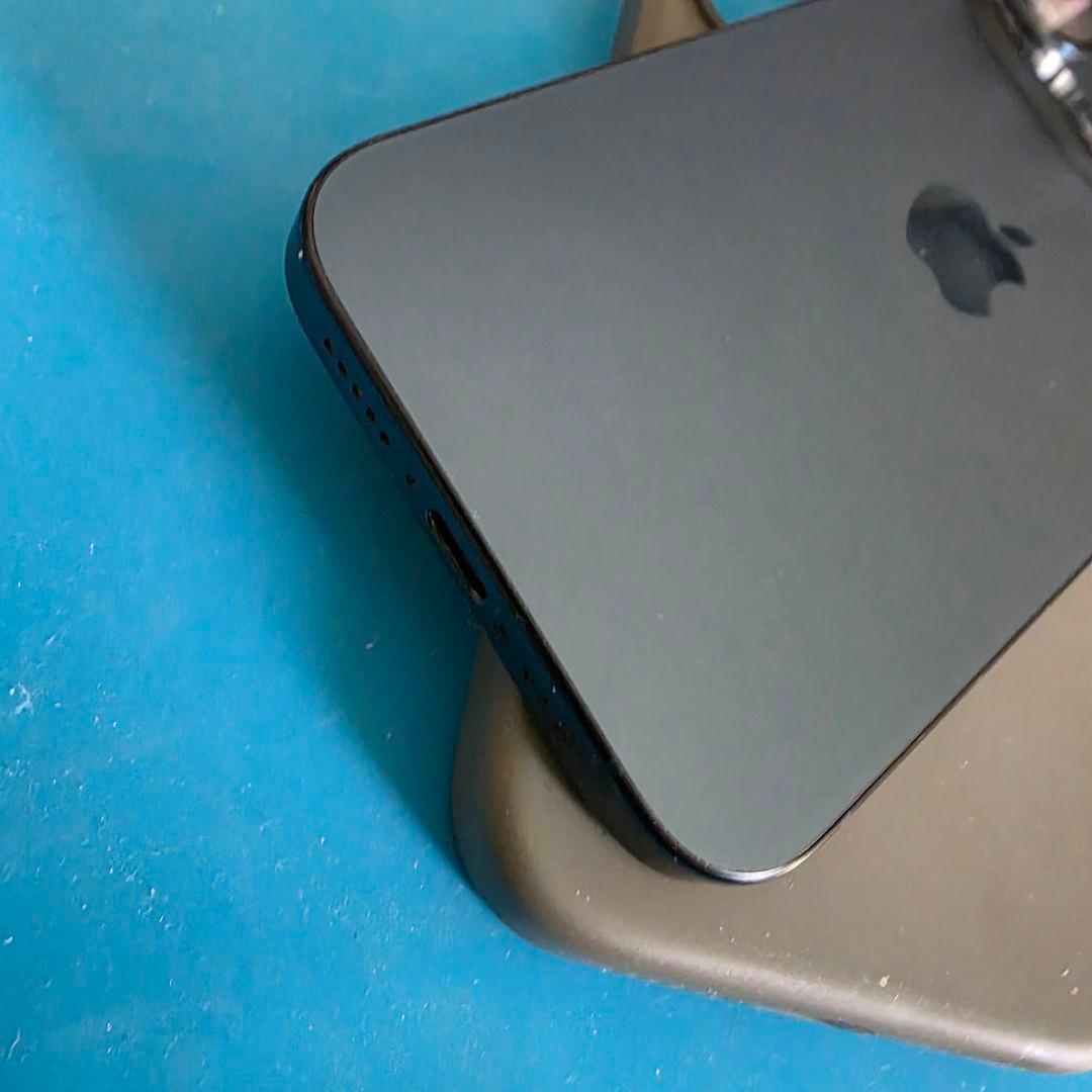 美品　Apple iPhone 15 Pro 128GB グラファイト