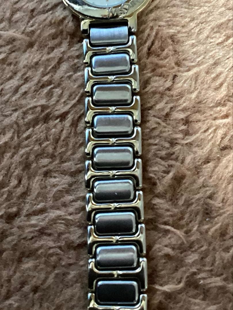 イヴ・サンローラン　クォーツアナログ腕時計 ゴールドシルバー