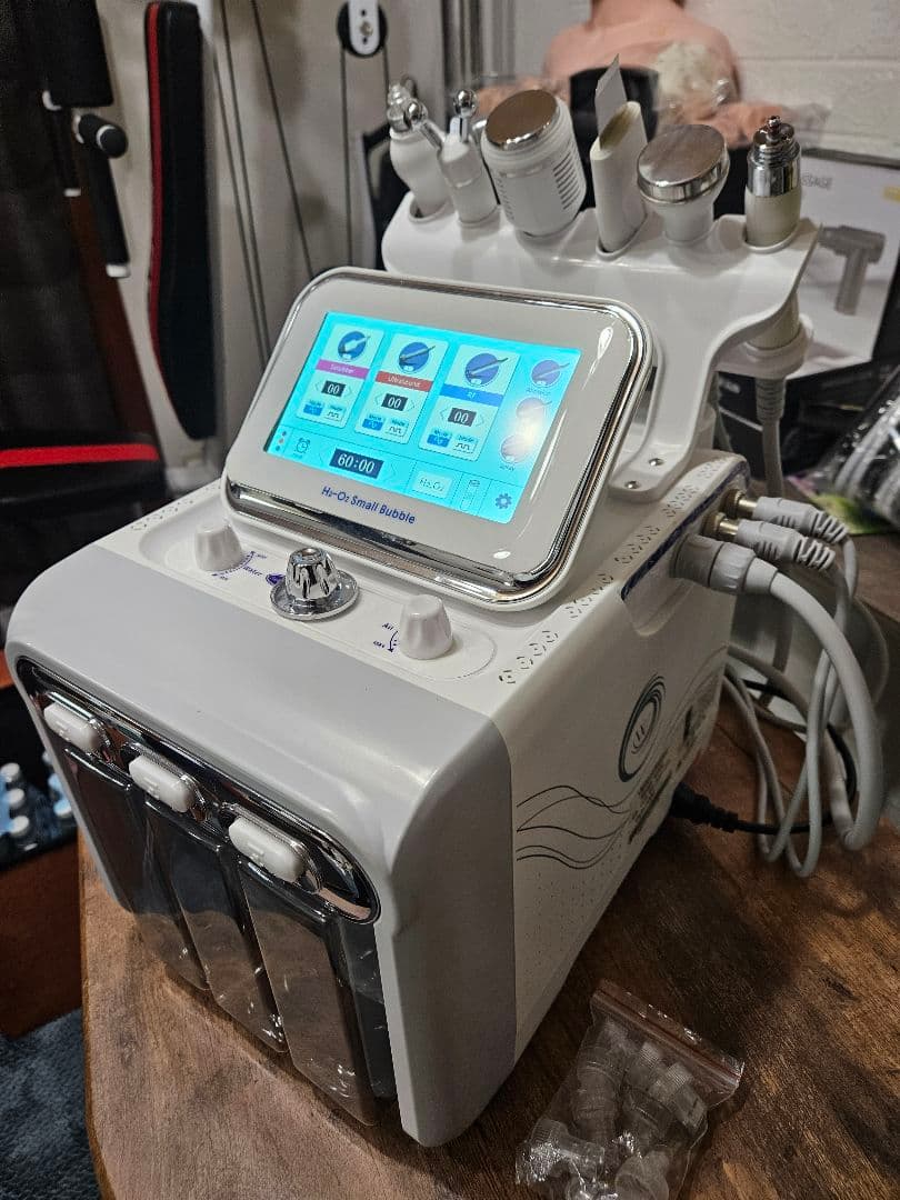 【業務用】多機能美顔器 キャビ+RF+ハイドロ+コールド+ピーリングなど１台で！