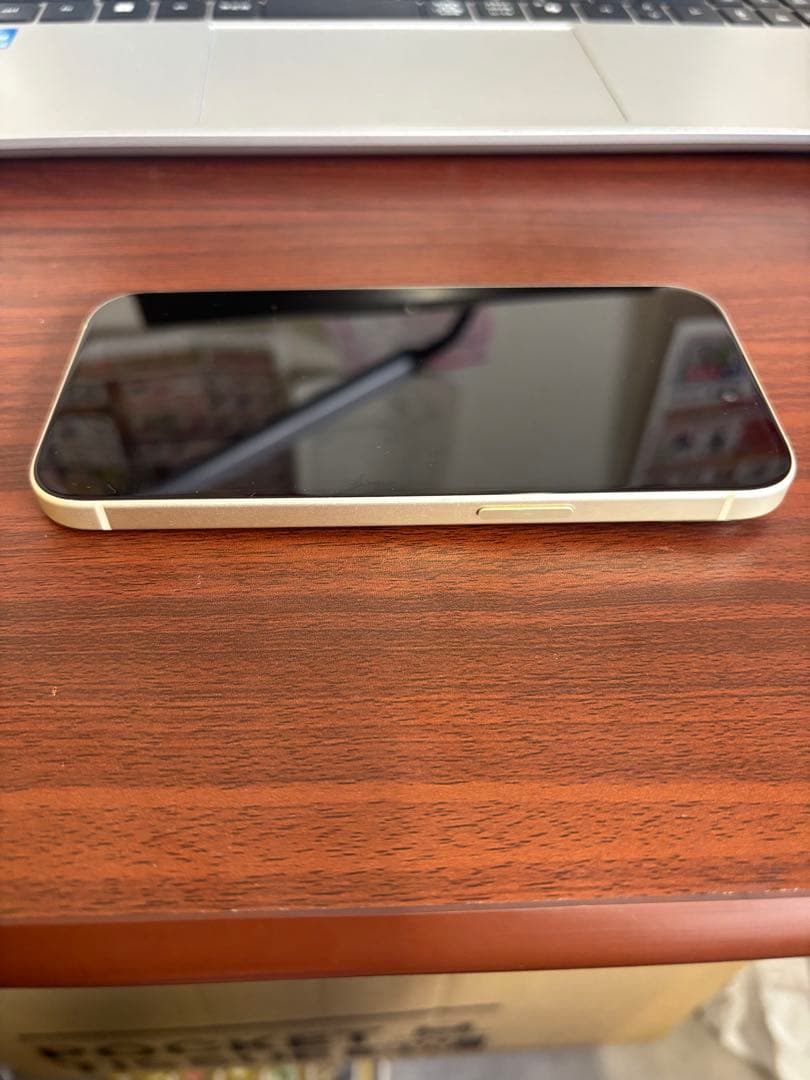 Apple iPhone 15 本体　イエロー　美品