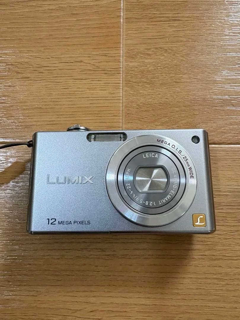 Panasonic LUMIX デジカメ　DMC-FX40シルバー