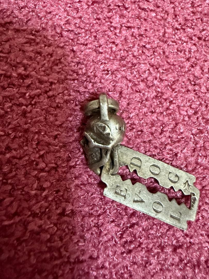 v22 la カミソリ　ネックレストップ