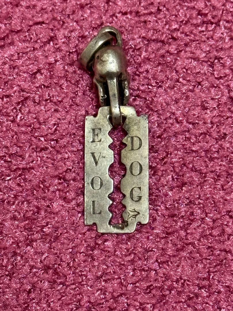 v22 la カミソリ　ネックレストップ