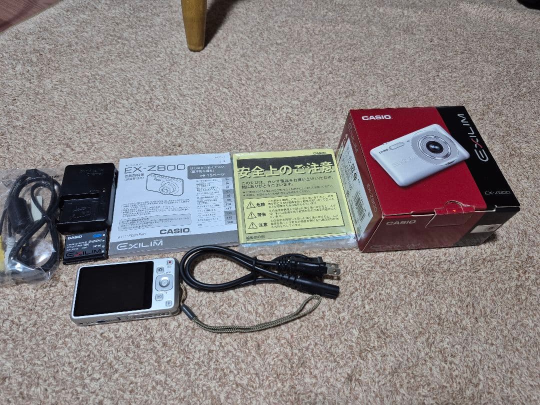 CASIO EX-Z800 デジタルカメラ シルバー中古
