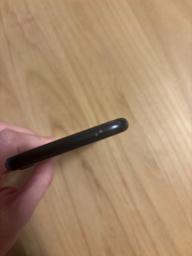 iPhone SE第2世代　64GB