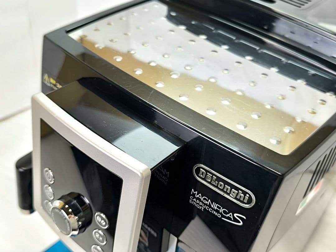 デロンギ　マグニフィカSカプチーノ　全自動コーヒーマシン　2　ECAM23260