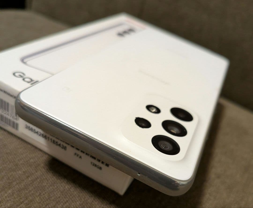 R*0様 Samsung Galaxy A53 5G ホワイト　キャリアDOCO