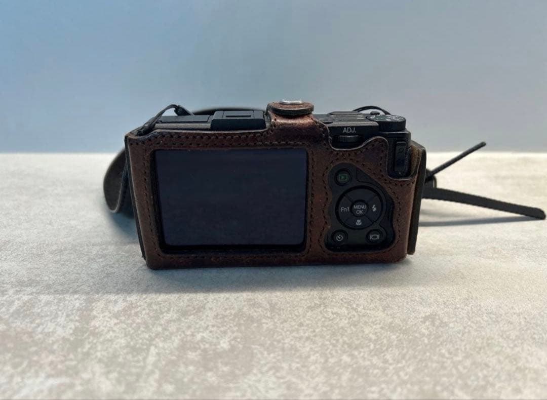 【美品】RICOH GR DIGITAL IV 広角レンズ、革製のカバー付