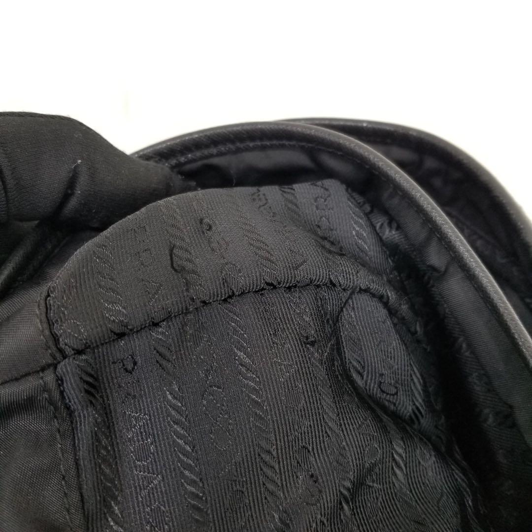 プラダ　ナイロン製 ブラック メッセンジャーバッグ