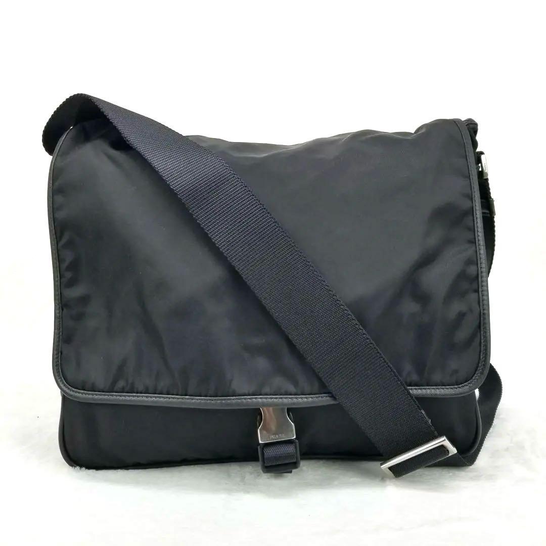 プラダ　ナイロン製 ブラック メッセンジャーバッグ