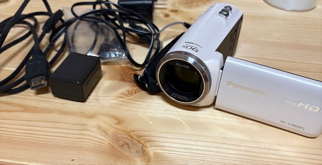 Panasonic ビデオカメラ V480MS ホワイト　バッテリー2個付き