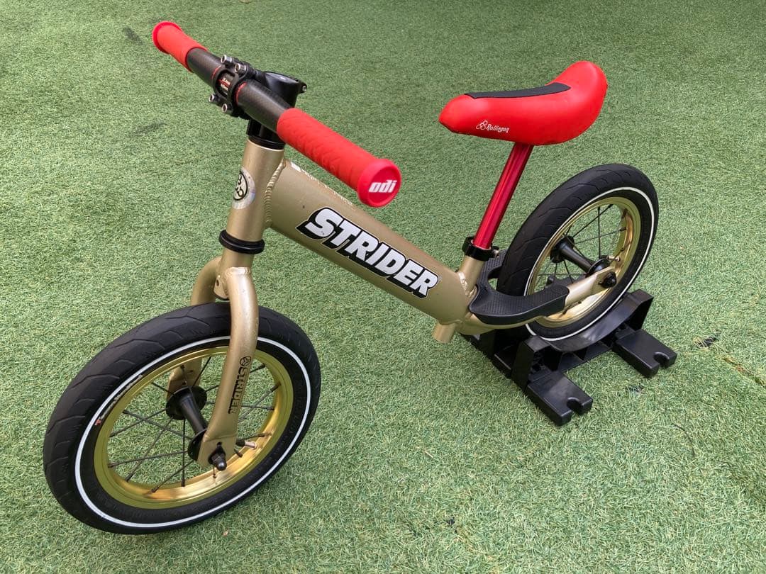 strider ストライダープロ　PRO限定ゴールド　 アルミホイール付