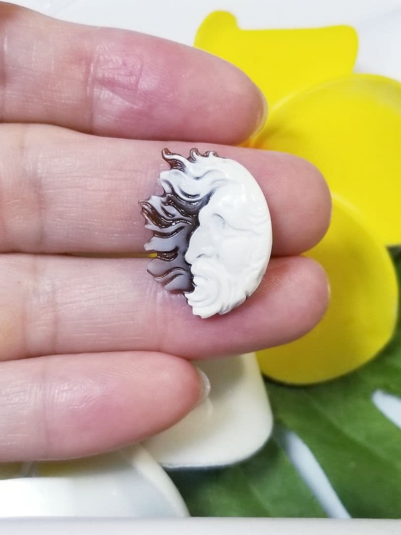 KS-137 【ジェンナロ・ガロファロ】作　天然シェルカメオルース