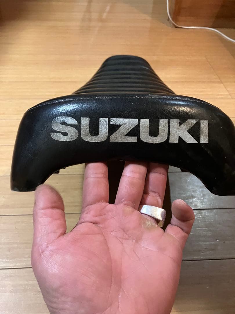 スズキ・TS250ハスラー　TS2504シート タックロール張替え