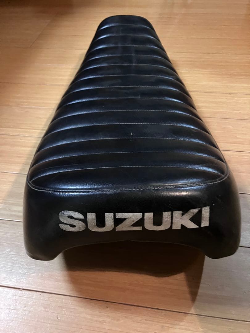 スズキ・TS250ハスラー　TS2504シート タックロール張替え