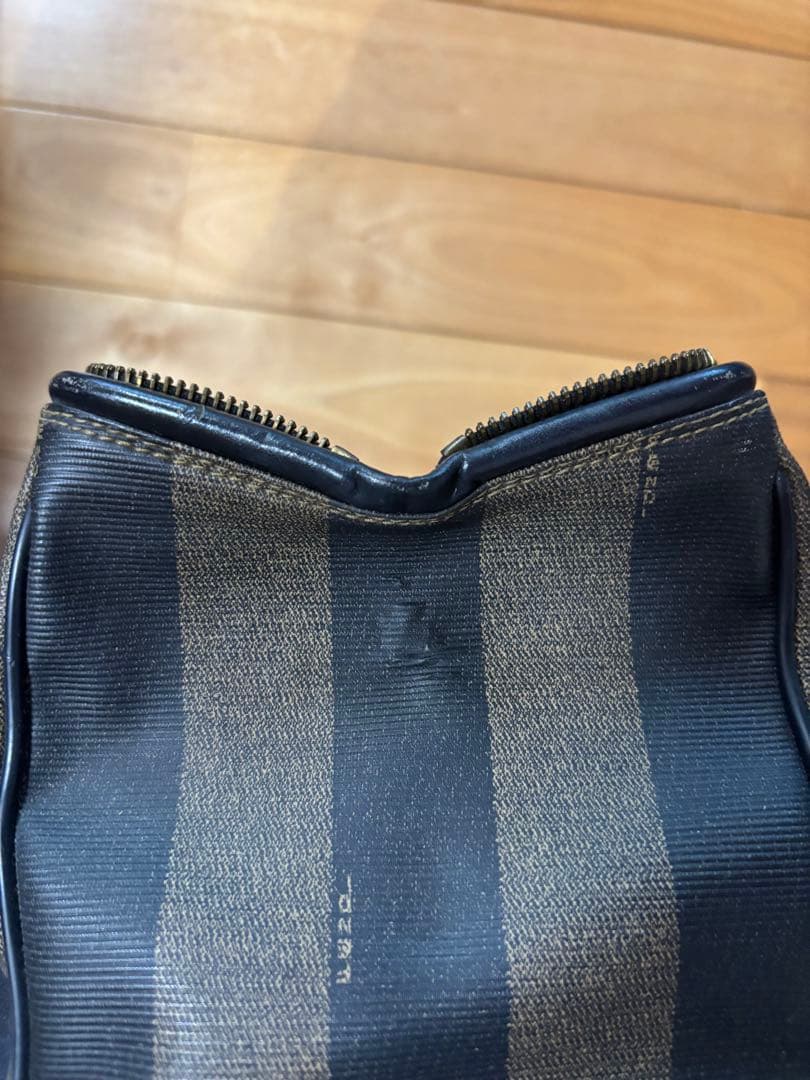 Fendi バッグ　フェンディ　おしゃれ　ミニボストン　ボストン　ブランド