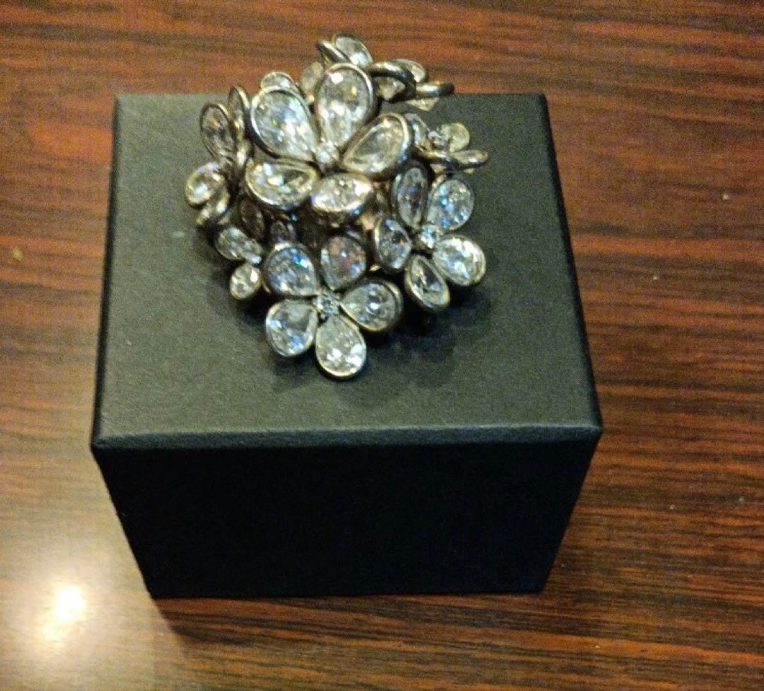 ルネ　Rene ブローチ