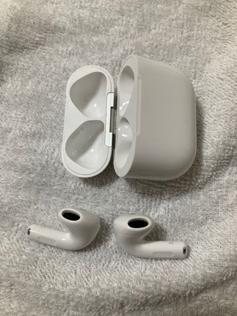 AirPods本体 4世代 ホワイト 充電ケース付き