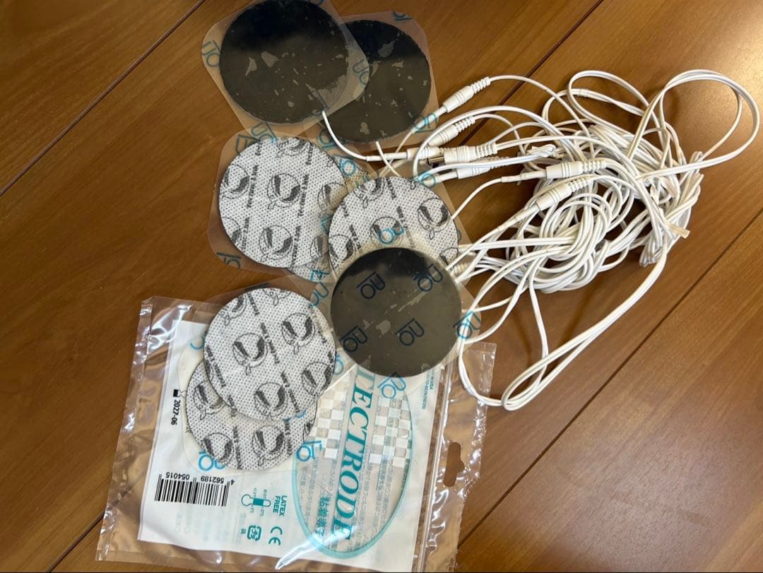 リアライズ　美顔器付　充電コード付