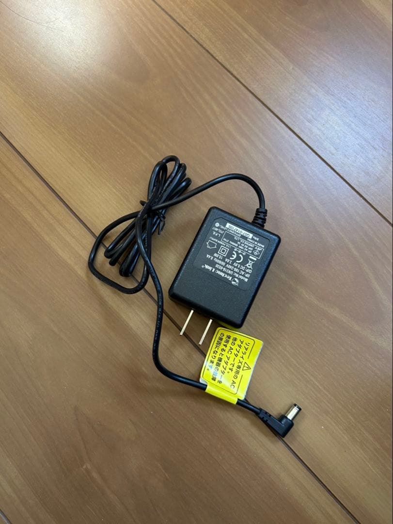 リアライズ　美顔器付　充電コード付