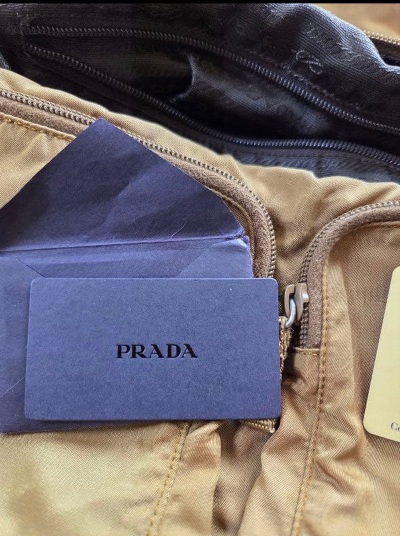 プラダ VELA メッセンジャーバッグ 三角ロゴ