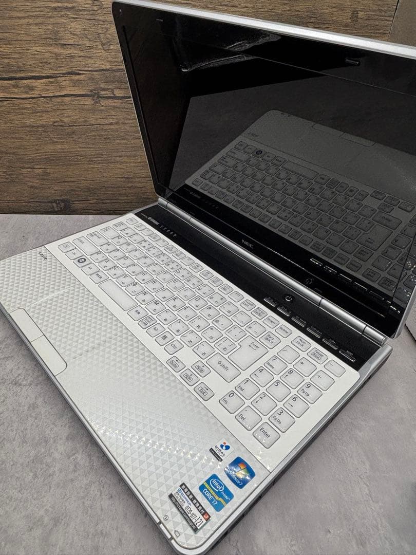 ノートパソコン　NEC Lavie SSD /8GB /Win11/Office