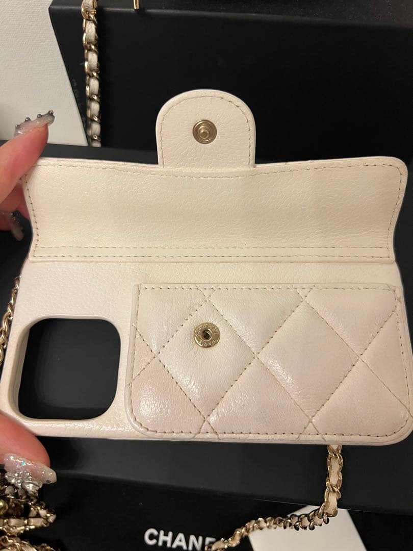 CHANEL iPhone13pro ケース　ホワイト