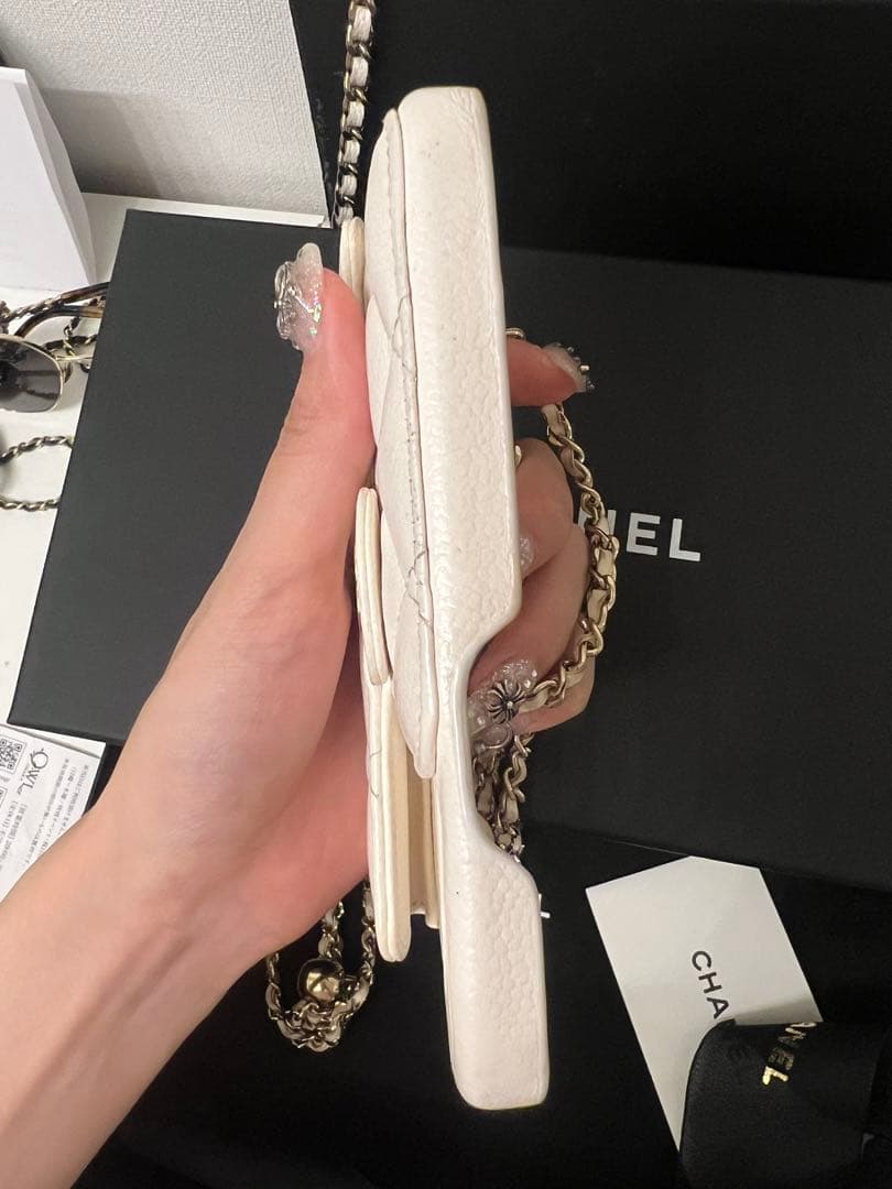 CHANEL iPhone13pro ケース　ホワイト