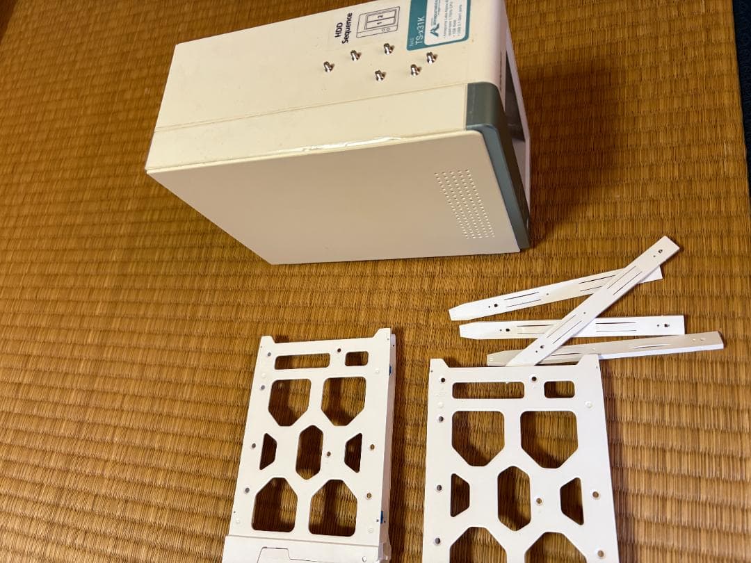 QNAP TS-231K NAS 本体と付属品