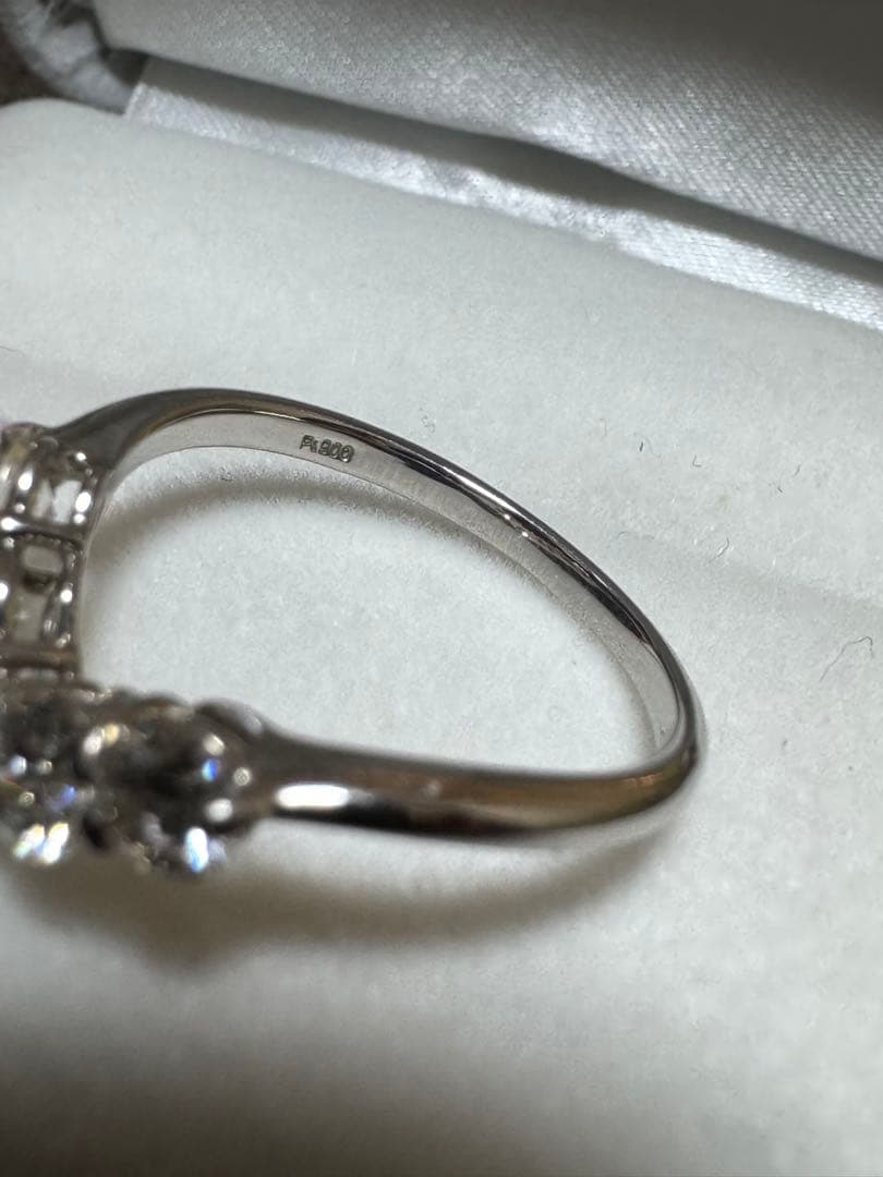 Pt900 ダイヤモンド V字 リング 1.00カラット　鑑別書付き