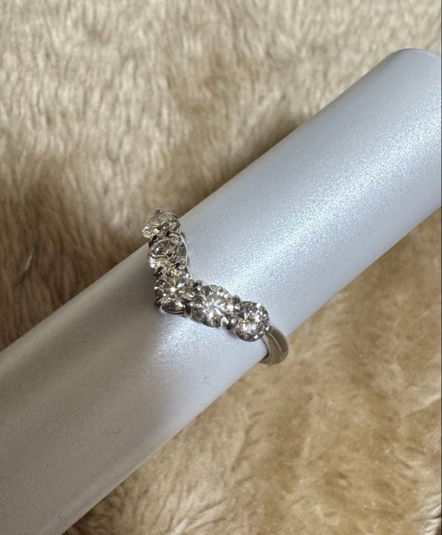 Pt900 ダイヤモンド V字 リング 1.00カラット　鑑別書付き