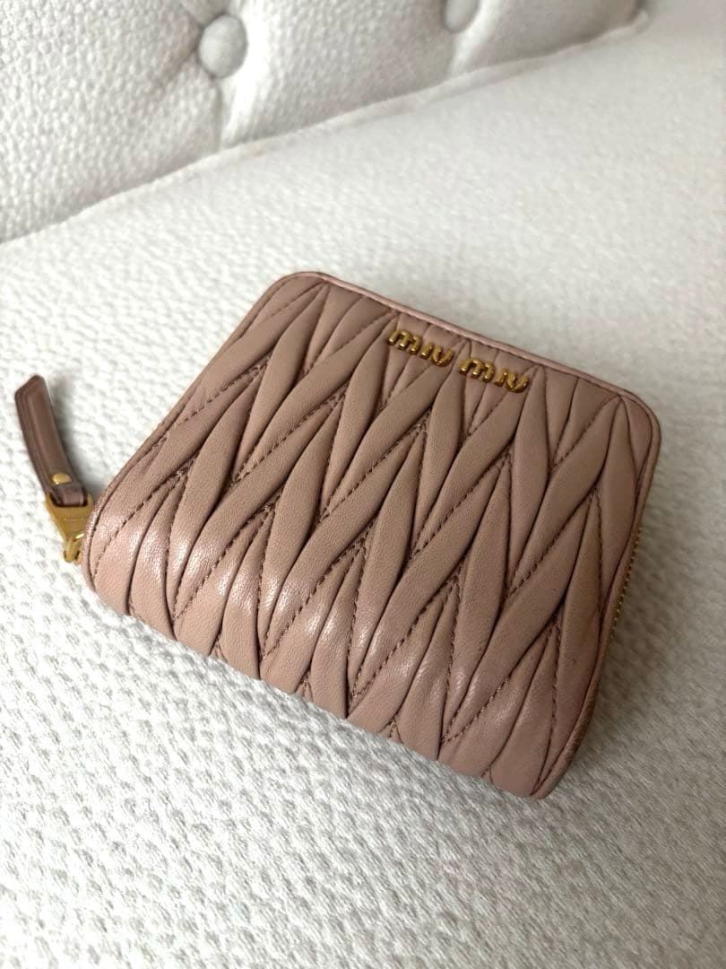 MIU MIU マテラッセ 二つ折り財布 CAMMEO 5ML522