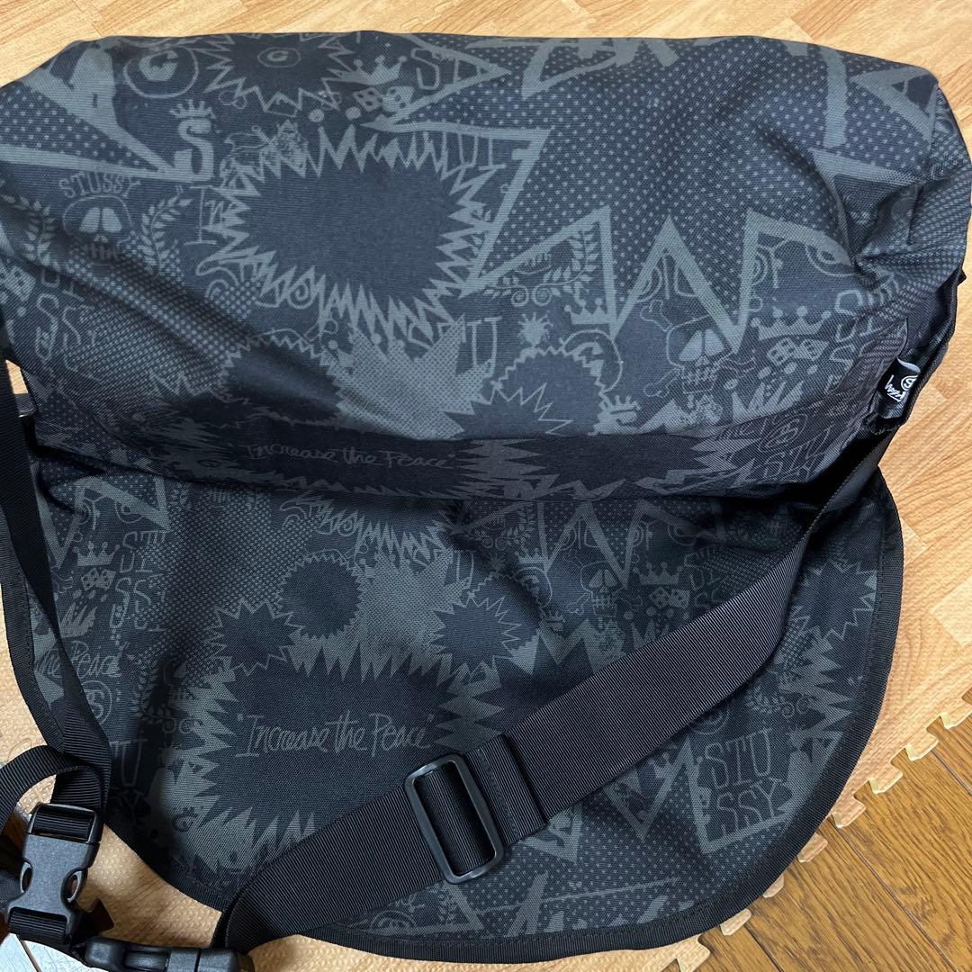 stussy 黒 ブラック グラフィックメッセンジャーバッグ ショルダーバッグ