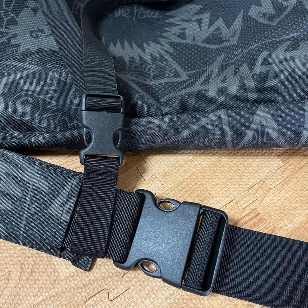 stussy 黒 ブラック グラフィックメッセンジャーバッグ ショルダーバッグ