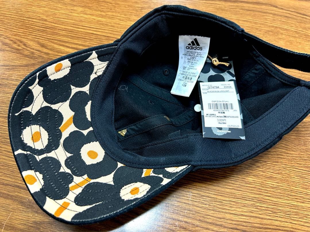 アディダス　マリメッコ　キャップ