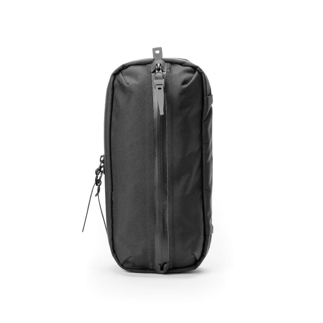 バッグ BLACK EMBER SLING BAG