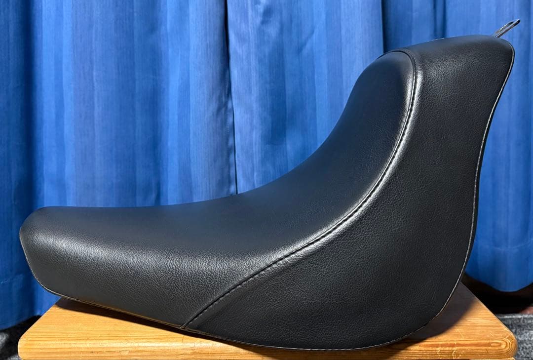良品 ハーレー ソフテイル 純正 オプション ソロシート 2006年車外し