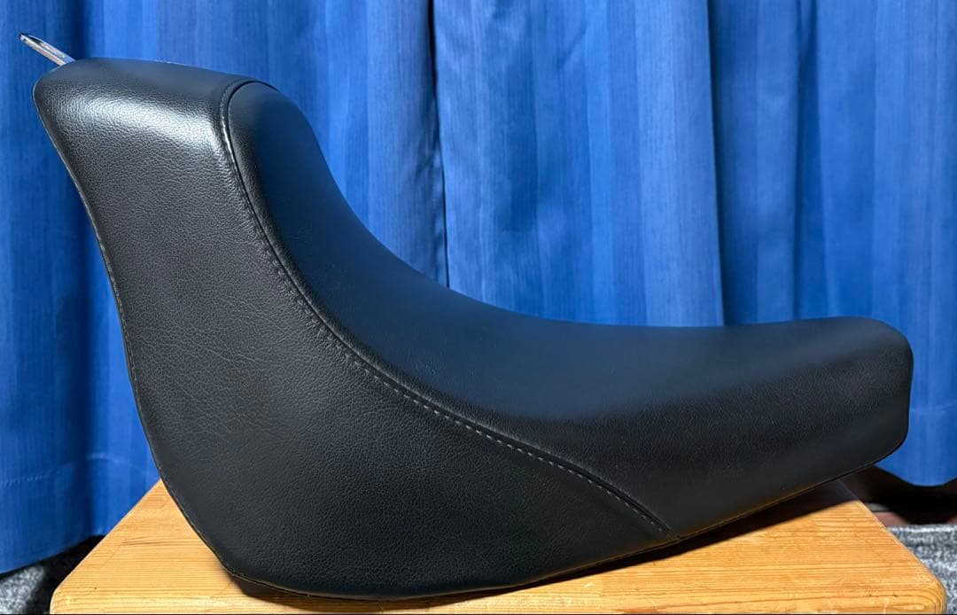 良品 ハーレー ソフテイル 純正 オプション ソロシート 2006年車外し